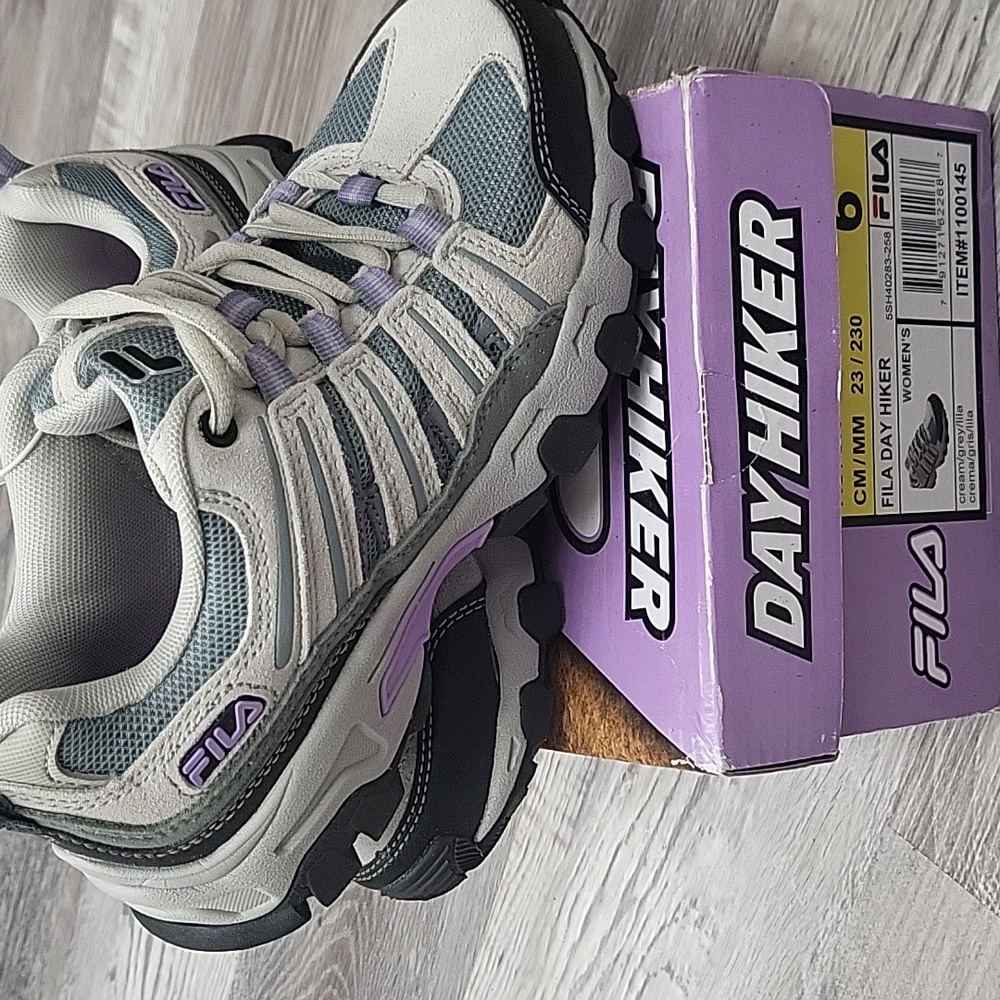 Fila Day Hiker Size 6